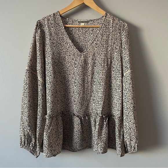 Pleione peplum blouse - Picture 2 of 9